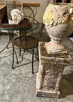 Brocante grote terracotta bloempot op pilaar, Ophalen, Gebruikt, Tuin, Overige vormen