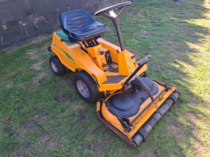 Stiga Villa Frontmaaier - Goed Werkend! Zitmaaier, Tuin en Terras, Grasmaaiers, Gebruikt, Benzine-grasmaaier, 50 cm of meer, Cirkelmaaier