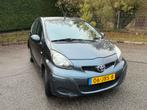 Toyota Aygo 1.0 12V Vvt-i 5DRS MMT 2009 Grijs, Auto's, 4 stoelen, 68 pk, Origineel Nederlands, Particulier