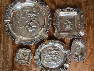 Hibin asbakken set beschikbaar voor biedingen