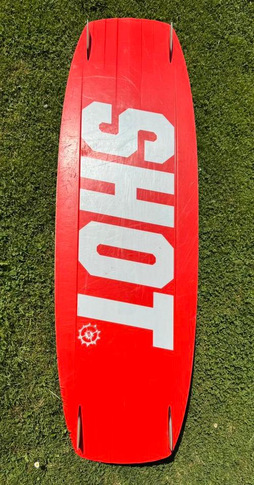Slingshot Asylum 138 kiteboard, Watersport en Boten, Kitesurfen, Gebruikt, Kiteboard, Twintip, Ophalen of Verzenden