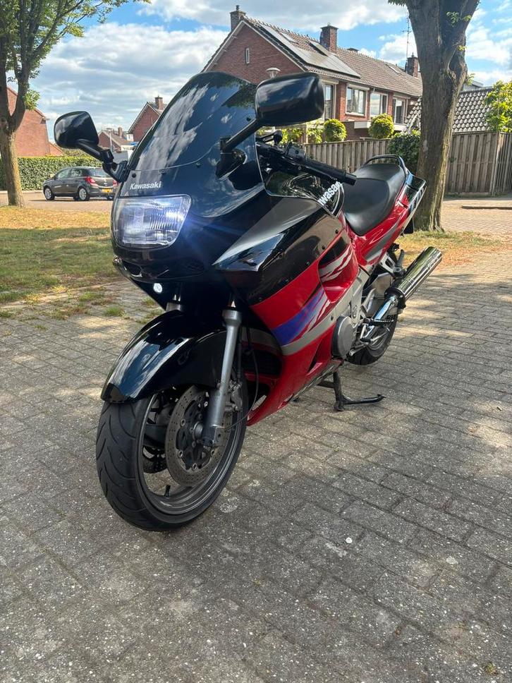 Kawasaki zzr 600 in nette staat, Motoren, Motoren | Kawasaki, Particulier, Toermotor, meer dan 35 kW, 4 cilinders, Motorrijbewijs A