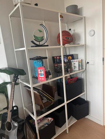 Ikea Vittsjo Kast/Vitrinekast beschikbaar voor biedingen