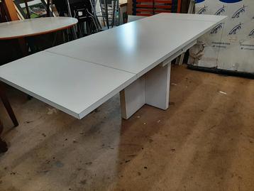 Witte houten uitschuifbare eettafel beschikbaar voor biedingen