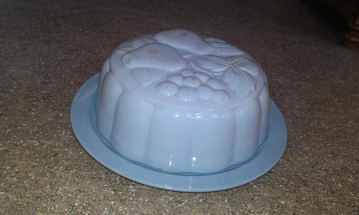 Pudding vorm met schaal., Huis en Inrichting, Keuken | Servies, Gebruikt, Bord(en), Wedgwood, Aardewerk, Ophalen of Verzenden