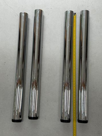 4 ronde chromen tafelpoten met bevestiging op blad beschikbaar voor biedingen