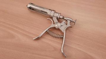 Roux Revolver vee spuit antiek vintage beschikbaar voor biedingen