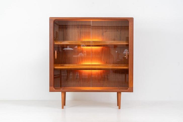 Vintage vitrinekast van Svend Dyrlund, Huis en Inrichting, Kasten | Vitrinekasten, Zo goed als nieuw, 100 tot 150 cm, 25 tot 50 cm