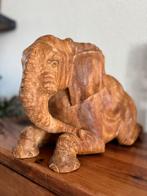 Grote houten beeld – liggende olifant, Ophalen of Verzenden, Zo goed als nieuw