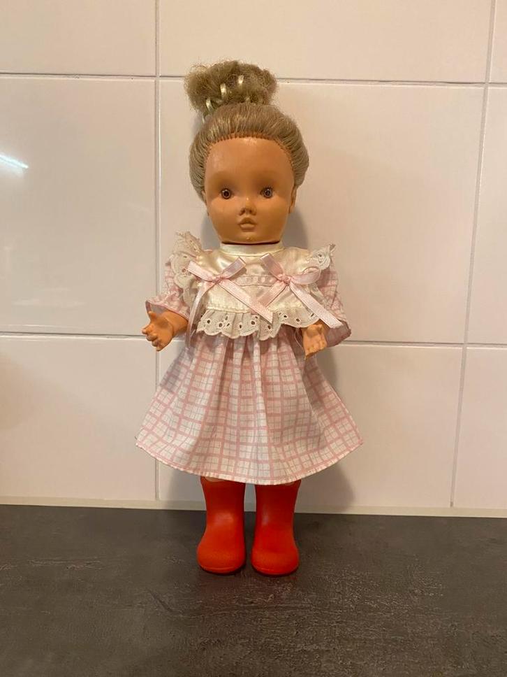 Leuke wildebras pop ( meisje met jurk ), Antiek en Kunst, Antiek | Speelgoed, Ophalen of Verzenden