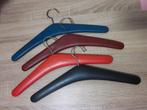 Vier retro kledinghangers skai, Ophalen of Verzenden, Gebruikt, Overige materialen, Volwassenen