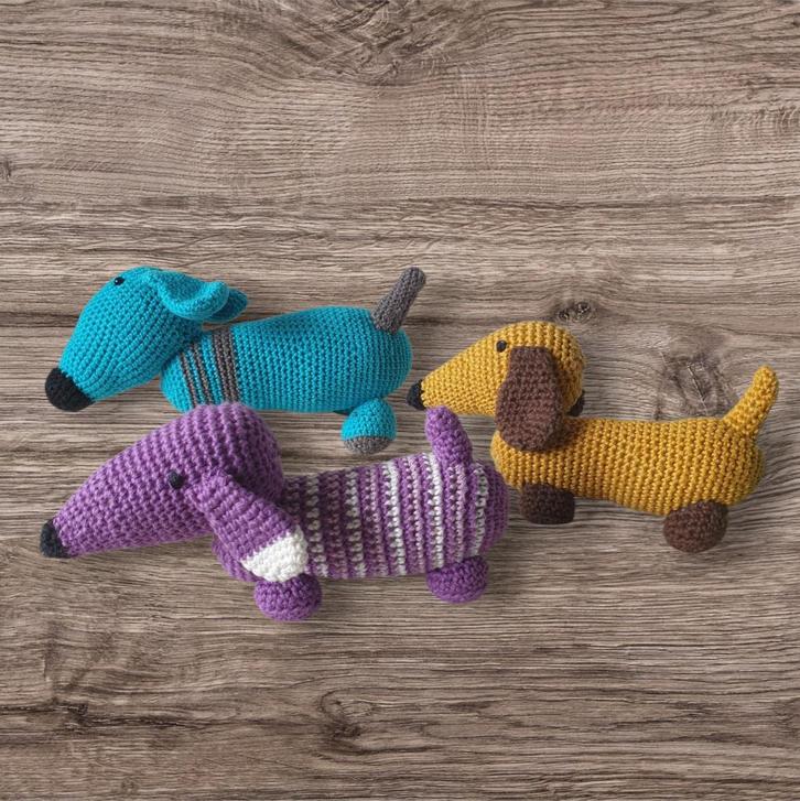 Schattige gehaakte teckels set van 2 blauw en bruin, Kinderen en Baby's, Speelgoed | Knuffels en Pluche, Zo goed als nieuw, Hond