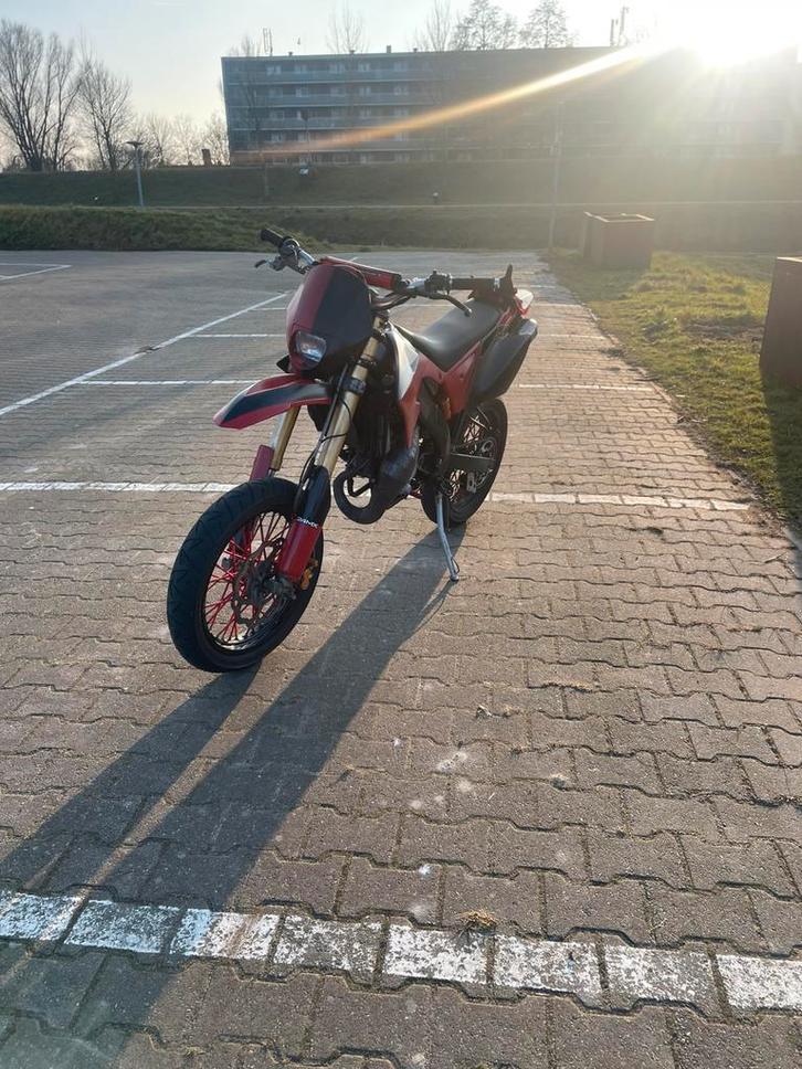 Motorhispania Ryz 50, Fietsen en Brommers, Brommers | Derbi, Zo goed als nieuw, Maximaal 45 km/u, Ophalen