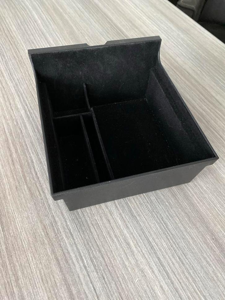 Tesla model Y midden console inzetbakje, Auto diversen, Auto-accessoires, Zo goed als nieuw, Ophalen of Verzenden