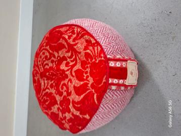 Nieuw yogakussen Studio Koko beschikbaar voor biedingen