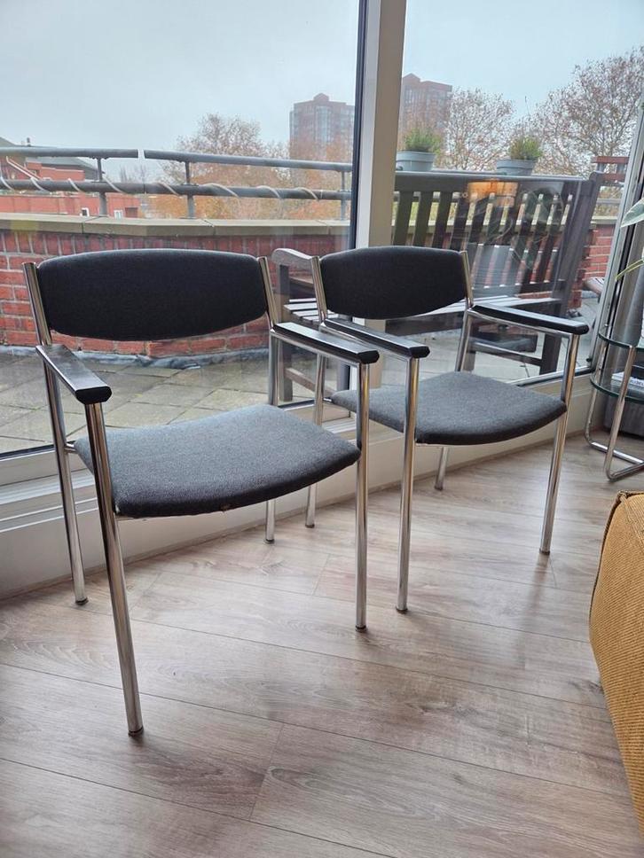 Set 2 model 60 conferentiestoelen - Gijs van der Sluis, Huis en Inrichting, Stoelen, Gebruikt, Twee, Stof, Grijs, Ophalen