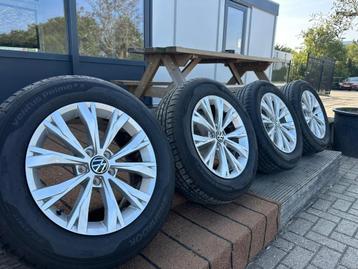 Volkswagen Montana Velgen Zomerbanden 215/65R17   beschikbaar voor biedingen