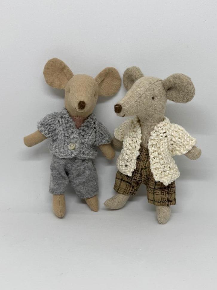 Hand gebreide vestjes voor o.a Maileg muisjes, Kinderen en Baby's, Speelgoed | Poppen, Nieuw, Overige typen, Verzenden