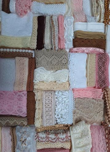 Prachtige partij 58x1m vintage katoen broderie brocante kant beschikbaar voor biedingen