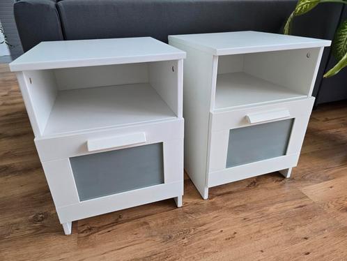 2 nachtkastjes zo goed als nieuw, Huis en Inrichting, Slaapkamer | Nachtkastjes, Zo goed als nieuw, Minder dan 45 cm, Hout, Ophalen
