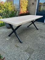 Douglas tuintafel met stalen x poten., Tuin en Terras, Tuintafels, Ophalen of Verzenden, Zo goed als nieuw, Rechthoekig, Hout