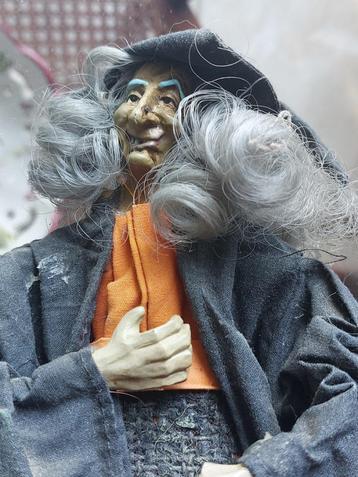 haloween popje,  23 cm. lengte beschikbaar voor biedingen