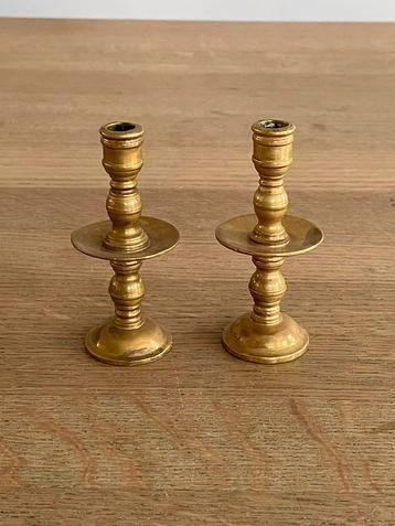 2 prachtige vintage miniatuur mid-drip kandelaars beschikbaar voor biedingen