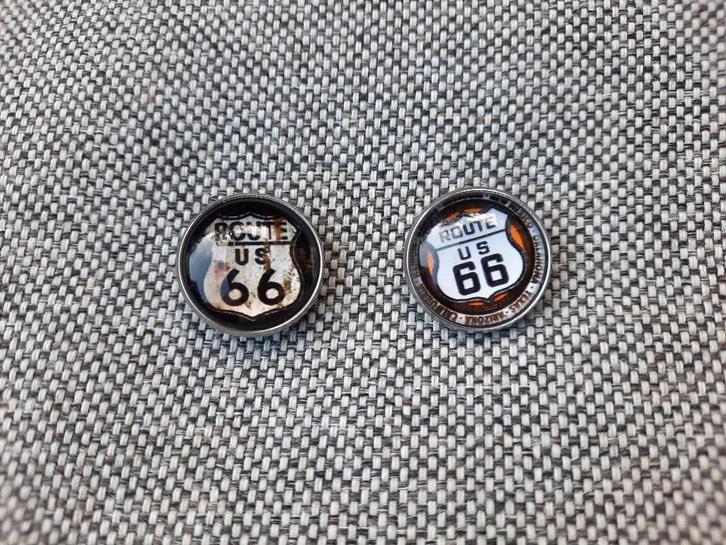 2 mooie ronde pins met de tekst - Route US 66 - te koop, Verzamelen, Speldjes, Pins en Buttons, Nieuw, Speldje of Pin, Overige onderwerpen