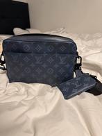 Louis Vuitton Duo Messenger Tas Blauw, Sieraden, Tassen en Uiterlijk, Tassen | Schoudertassen, Overige merken, Blauw, Ophalen of Verzenden
