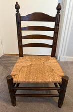 Houten kinderstoel met biezen mat, Ophalen