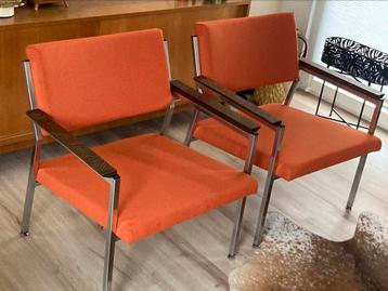 2 A Polak fauteuils jaren 70 nieuw gestoffeeerd goede staat beschikbaar voor biedingen