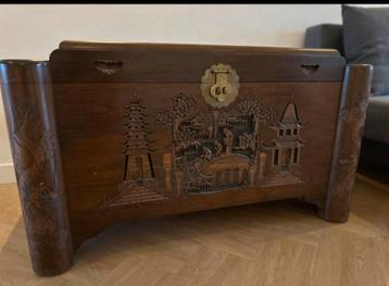 Oude Chinese kamferkist kist beschikbaar voor biedingen