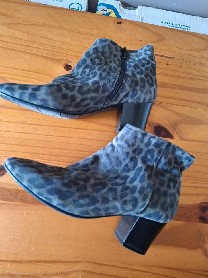 Zachte grijze laarzen print van Mooy, maat 38, Kleding | Dames, Schoenen, Zo goed als nieuw, Lage of Enkellaarzen, Grijs, Ophalen of Verzenden