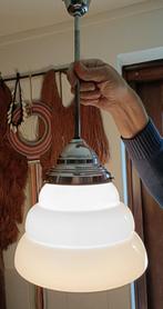 Art deco opaline lamp met orginele chroom kappen en stang, Antiek en Kunst, Antiek | Lampen, Ophalen of Verzenden