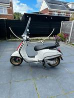 Vespa sprint 50 benzine 2022 1500km op teller, Fietsen en Brommers, Scooters | Vespa, Ophalen, Zo goed als nieuw, Benzine, Overige modellen
