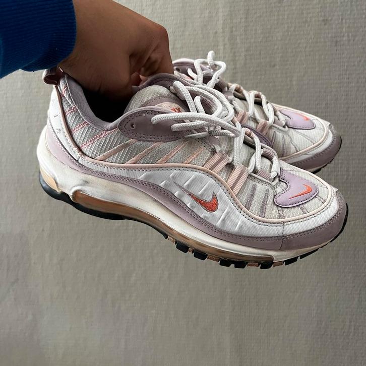 Nike Air Max 98 White Crimson Tint maat 37,5 – keurige staat, Sport en Fitness, Loopsport en Atletiek, Zo goed als nieuw, Hardloopschoenen