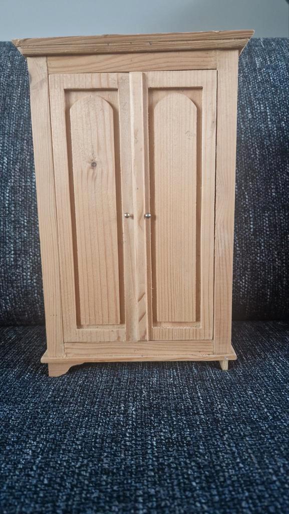 Houten Barbiepoppenkast - Handgemaakt, Verzamelen, Poppenhuizen en Toebehoren, Nieuw, Gebruiksvoorwerp, Ophalen of Verzenden