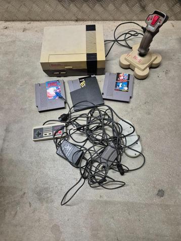 Nintendo nes met games beschikbaar voor biedingen
