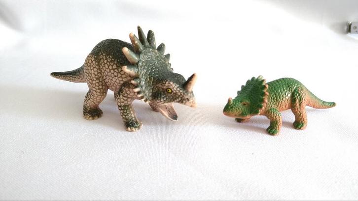 Styracosaurus en jong ukrd 1993 dinosaurus dino dierfiguren, Verzamelen, Speelgoed, Zo goed als nieuw, Ophalen of Verzenden