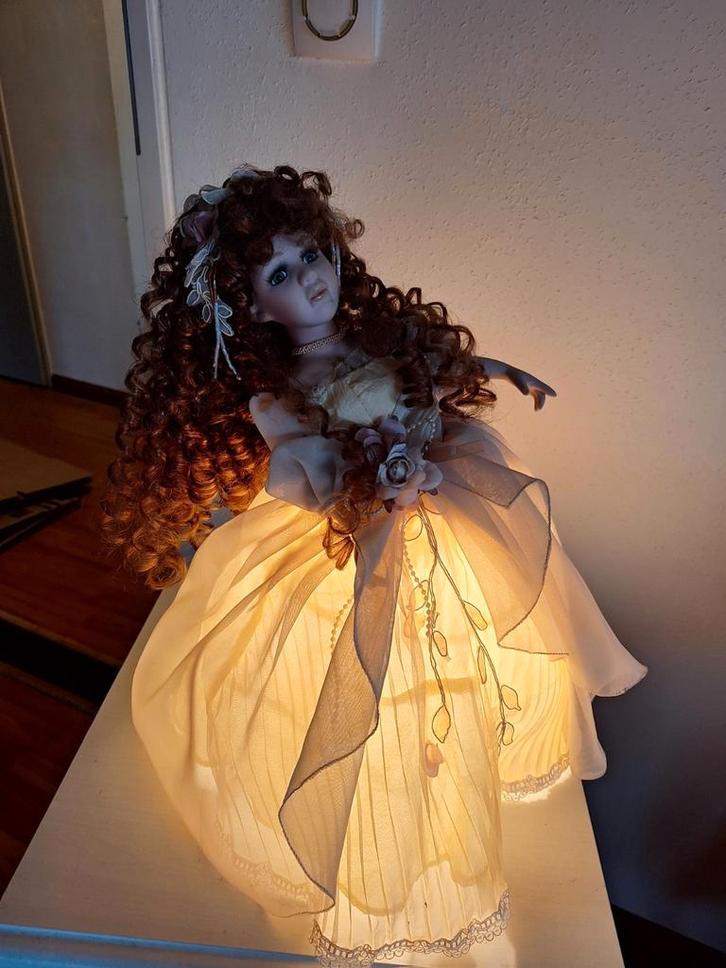 Porseleinen Poppen Lamp, Antiek en Kunst, Antiek | Overige Antiek, Ophalen of Verzenden