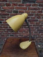 Vintage industriële tafel / bureaulamp lichtgeel 60s 70s, Gebruikt, Ophalen of Verzenden, Vintage retro industrieel design, Metaal