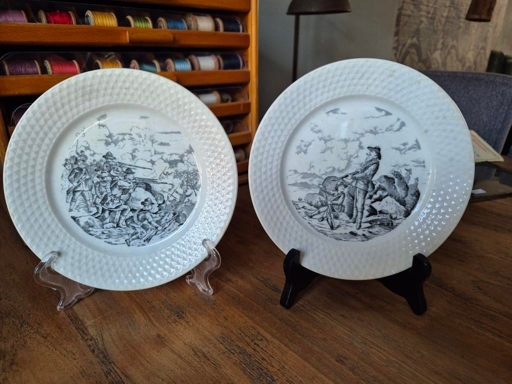 Borden Boeren van Petrus Regout, Antiek en Kunst, Antiek | Servies los, Ophalen of Verzenden