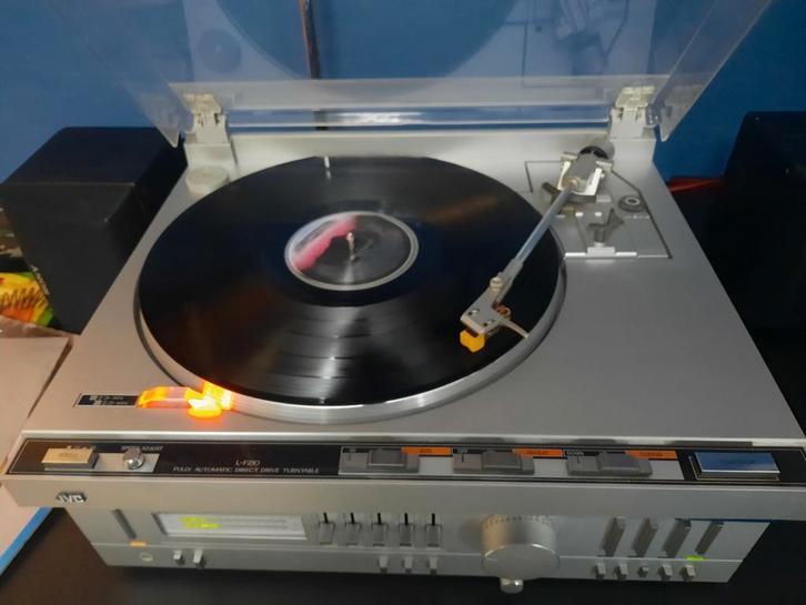 JVC A-X4 versterker met L-F210 platenspeler., Audio, Tv en Foto, Versterkers en Receivers, Gebruikt, Stereo, 60 tot 120 watt, JVC