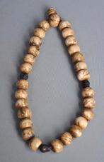 28 kraals gebedsmala ,versteend hout kralen / bronzen skulls, Ophalen of Verzenden