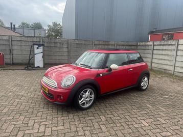 Mini cooper (r56) 1.6 75pk 2010 Rood beschikbaar voor biedingen