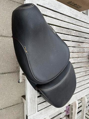 Vespa lx/lxv zadel beschikbaar voor biedingen