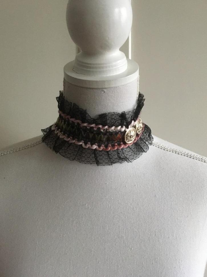 Zwarte voile wolrand en muntjes choker kraag ketting, Sieraden, Tassen en Uiterlijk, Kettingen, Nieuw, Overige materialen, Zwart