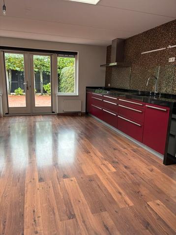 Laminaatvloer 60m2 beschikbaar voor biedingen