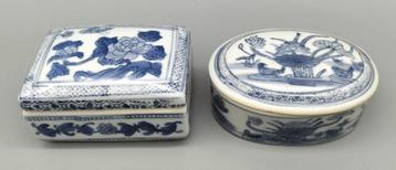 2 Blauw-witte Chinese snuisterijdoosjes/inktdoosjes beschikbaar voor biedingen