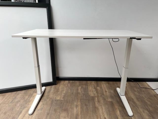 Steelcase zit-sta bureau elektrisch, Ophalen of Verzenden, Elektrisch, Gebruikt